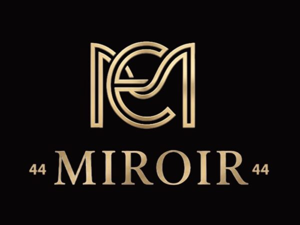 EM MIROIR